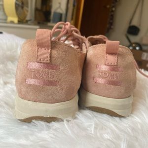 Tom’s lace up shoes